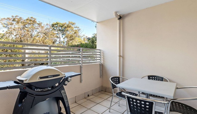 A bushland outlook with a short stroll to Shoal Bay Beach