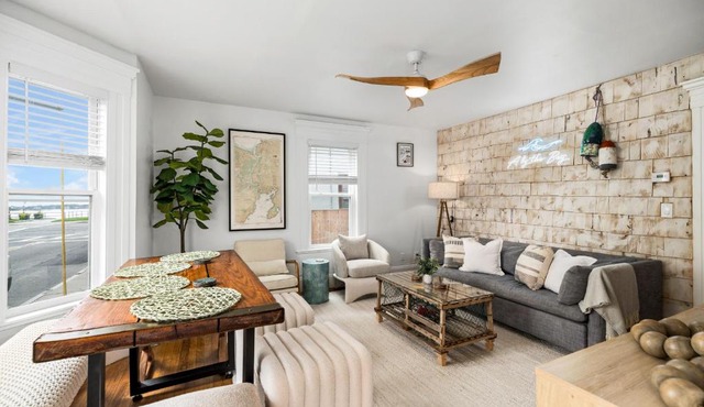 A by the Bay - Stunning Seaside Apartment