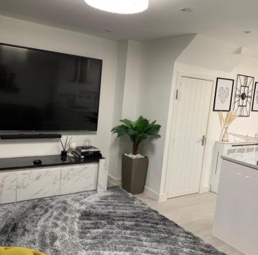 A BYK luxury modern home that sleeps 2 - 8 people