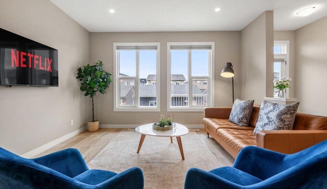 A/C | 4 Bed | Sleeps 8 | 2 TVs | 12 min to Airport