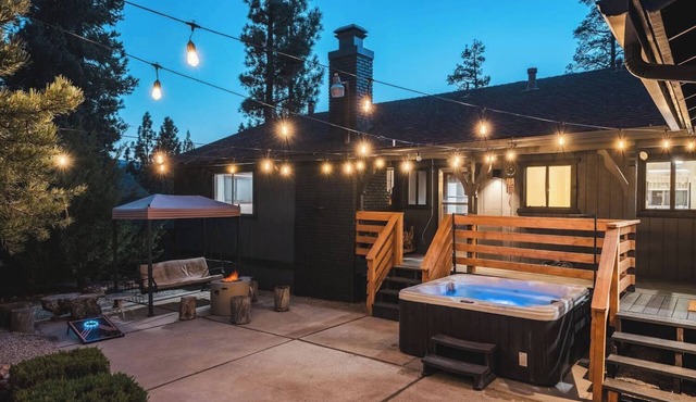 A/C ! EV Charging- Hot Tub - Gas Fire Pit - Gameroom - Modern Décor!