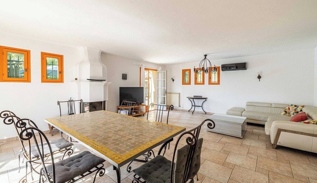 A/C House 4BR/10P with Pool – 40 min from Cannes