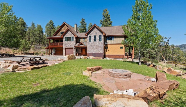 A/C, Large Family Retreat, Hot Tub, Privacy, Views!
