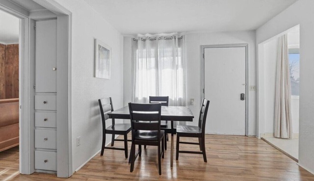 A/C W/D Full Kitchen Parking Smart TV
