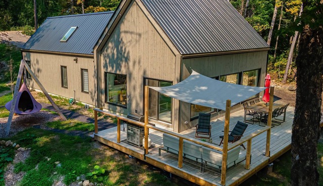 'Alfred Cottage - Unique residence between river and mountains in the Charlevoix