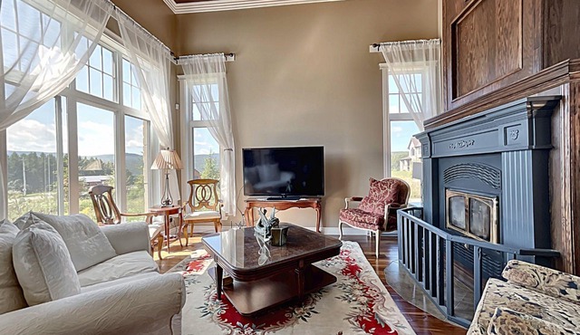 A beautiful 2bed Apt #1 in a house