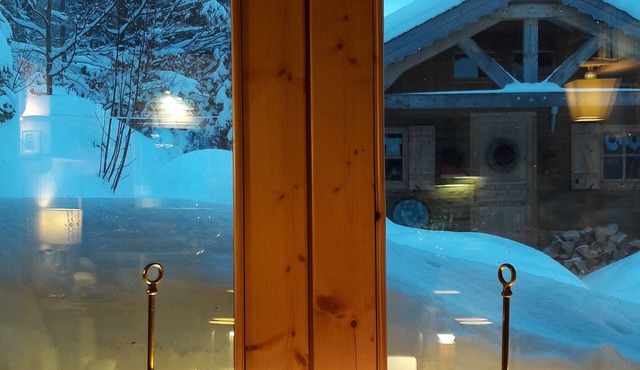 A CABANE D'ECRIVAINE: 200m from forest tracks and paths