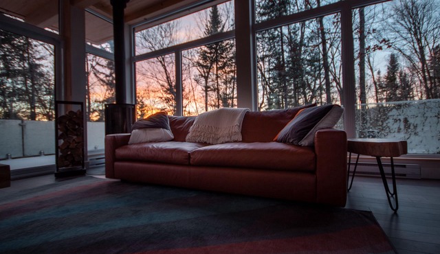 A cabin of windows amongst the trees- 15 mins from Mont Tremblant!