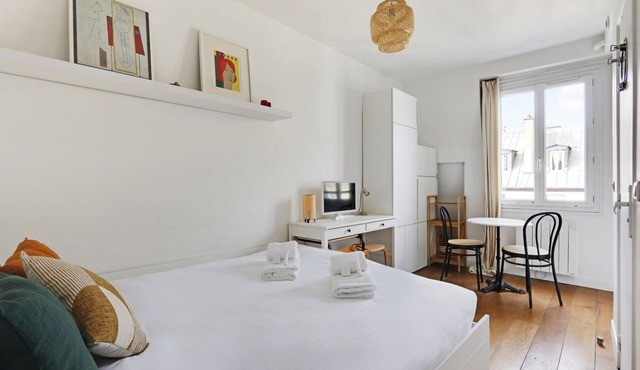 A Canal St Martin Two Rooms