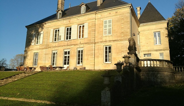 A castle/family house with charm and comfort in a large park