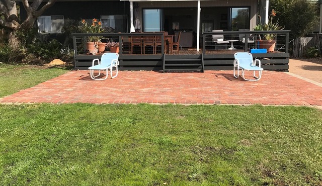 A Castle- Lakefront with a jetty & Pet friendly!