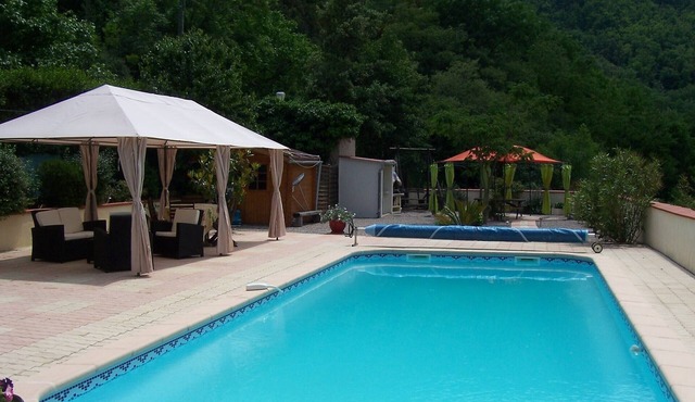A Catalan country Appt with breathtaking views over the mountains