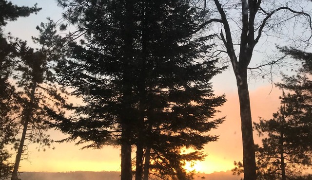 A chain of lakes cabin for amazing views, remodeled basement, pontoon to rent