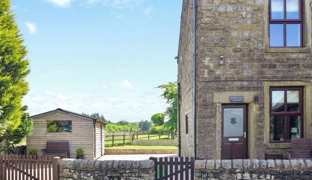 A characterful, pet-friendly escape with local amenities.