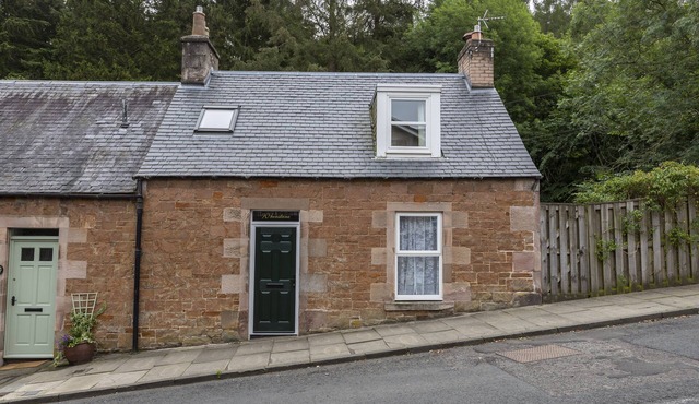 A charming 2 bed cottage in the heart of the popular borders village of Melrose.