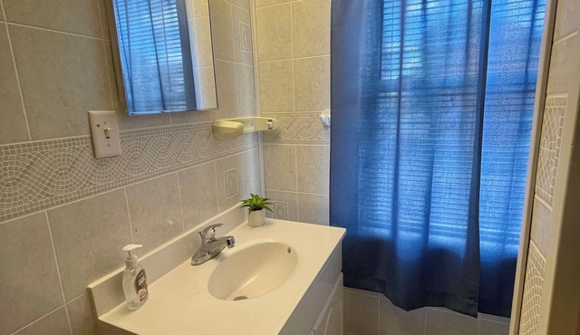 A charming 2 bedroom apartment a few blocks from Dickson college