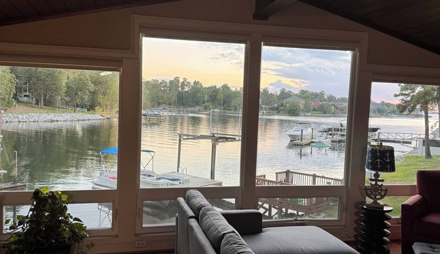 A Charming 2-bedroom house located on Lake Murray SC!