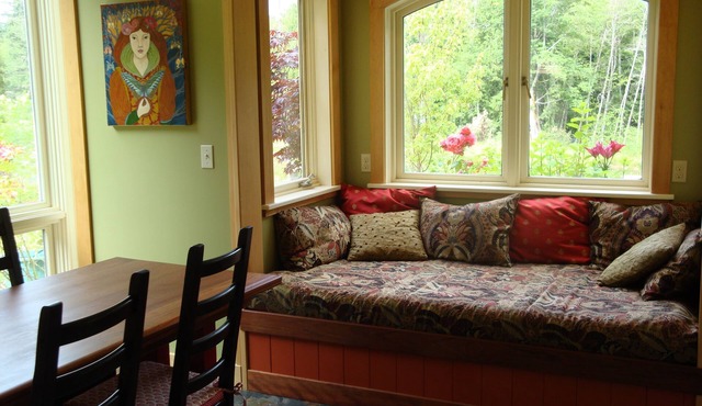 A Charming And Artistic Cottage Set In a Beautiful Garden