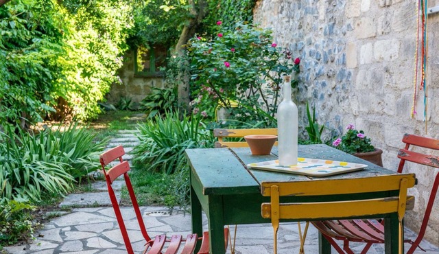 A charming and authentic house nestled within the ancient walls of Aigues-Mortes!