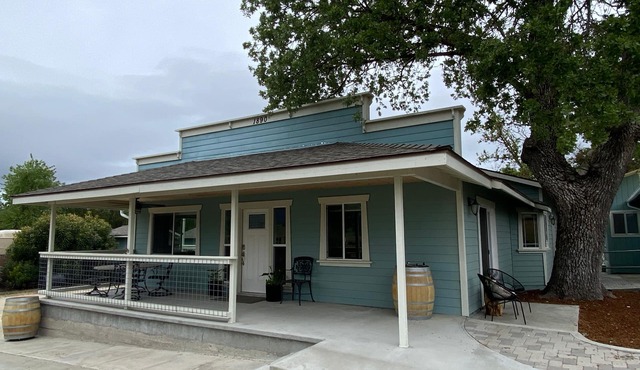 A charming country escape. Near wineries, SLO, hiking, and SM Ranch & lake.