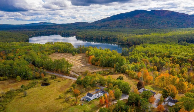A Charming Family-Friendly Historic House, Lake Access & a Peaceful Meadow View