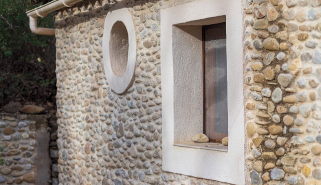 A charming gîte, the Jas des Oliviers welcomes you to the heart of the garden.