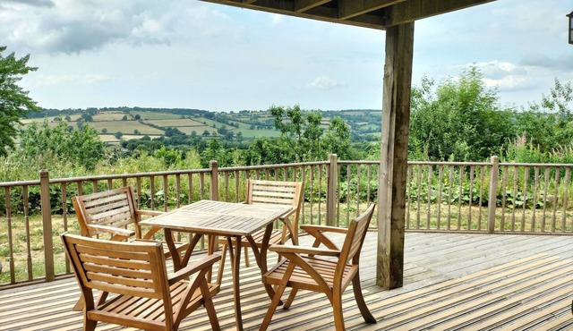 A charming ground-floor cottage with scenic valley views