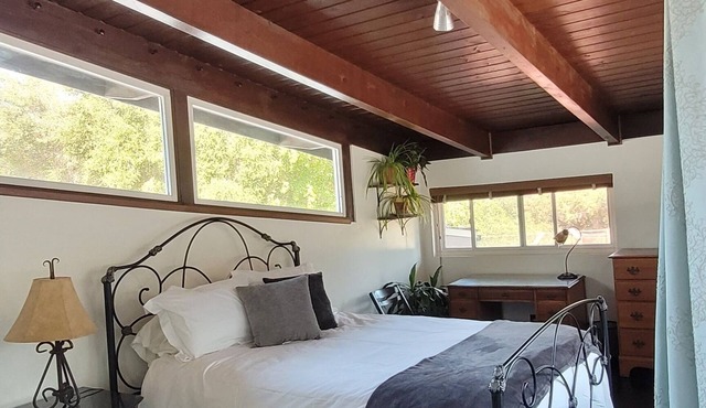 A Charming Guesthouse Suite in the Heart of Topanga