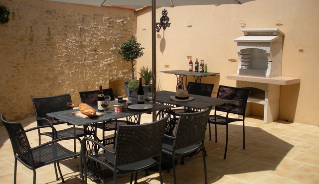 A charming house in rural hamlet near Sigournais, 30 minutes from the Puy du Fou
