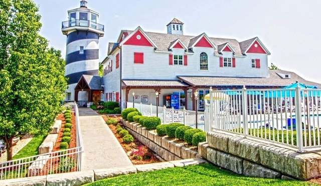 A Charming Lakeside Escape with Endless Family Fun- Branson Family Fun-3 Bd.