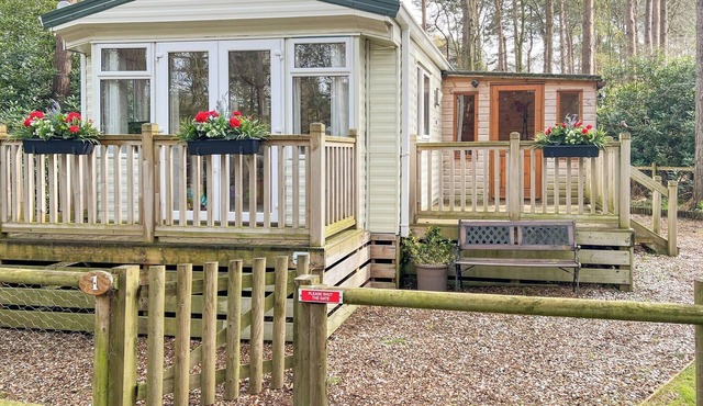A charming lodge on the award-winning Kelling Heath site.