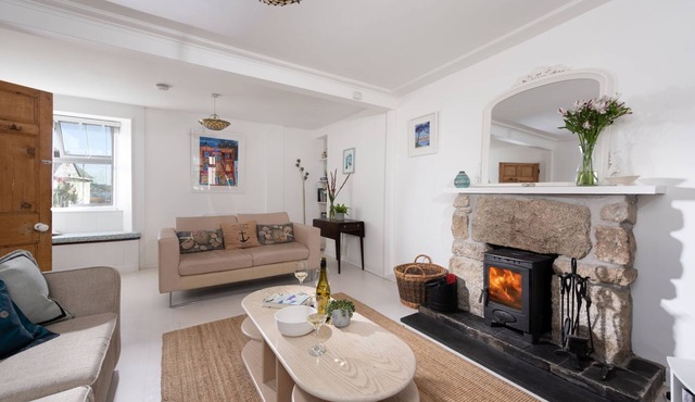 A charming pet-friendly coastal cottage in Marazion jus a few metres from the sea with parking