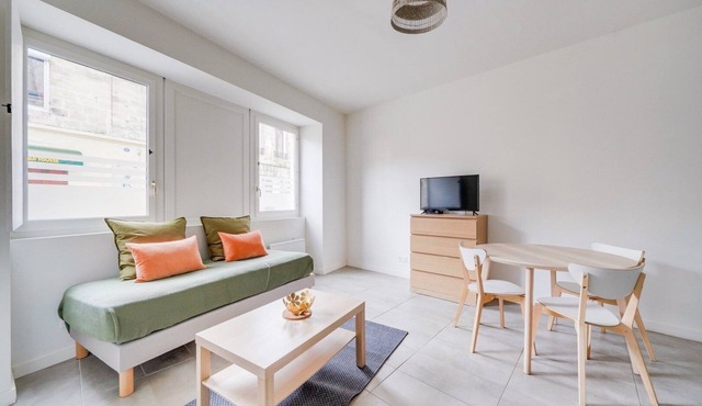 A charming, renovated studio flat in Bordeaux
