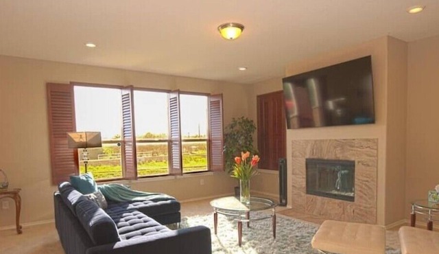 A Charming, Spacious, Cozy SA Texas Hill Country Home with easy access to I-10!