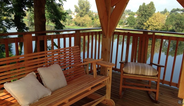 A charming stone house with unique views of the Dordogne River