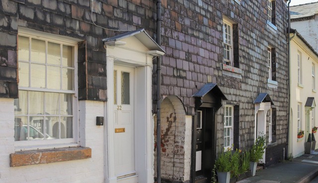 A charming townhouse in the heart of Newtown, set on a lovely street.