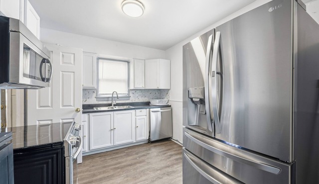 A charming two-bedroom residence featuring AC in the dynamic city of Detroit.