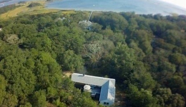 A Charming Vineyard Cottage Just Off the Pond