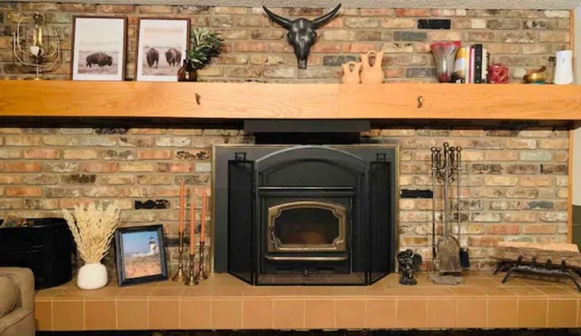 A cheerful 1-bedroom and 1 bath residential unit.