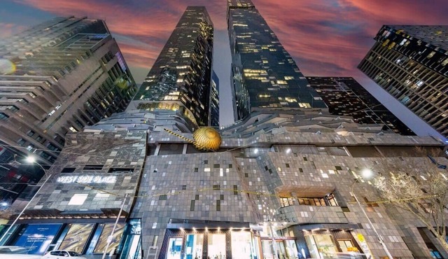 A Chic 2BR Apt With Panoramic Views, Free Parking