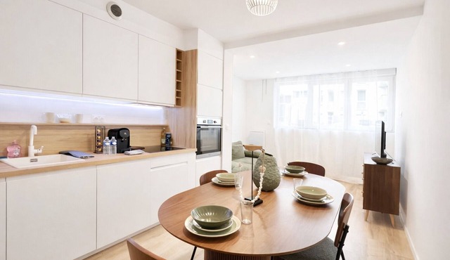 A Chic and Contemporary Interior