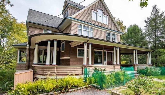 A classic "Fitch" Cottage just a short stroll from the town in Eagles Mere