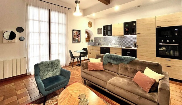 A cocoon for two in the heart of old Pézenas