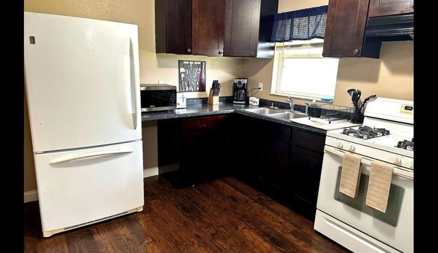 A comfortable 1bed 1 bath apartment located in a quit community.