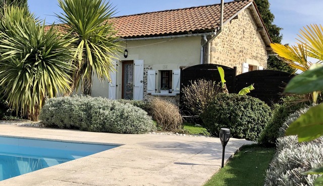 A comfortable and quiet gîte with private pool, wellness massages 🌺