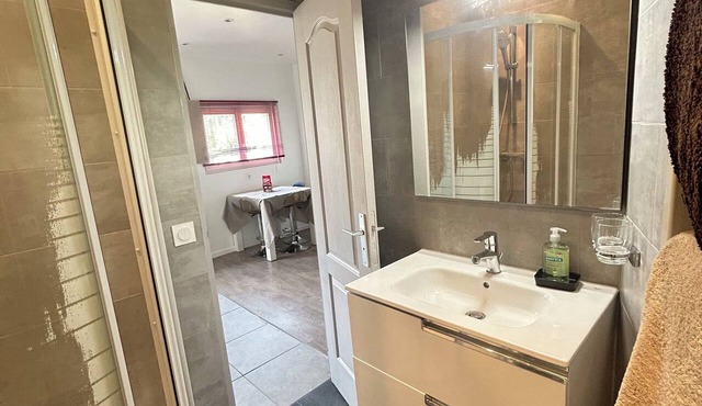 A comfortable, bright, and quiet studio apartment. Separate bedroom and outdoor garden in Thonon-les-Bains