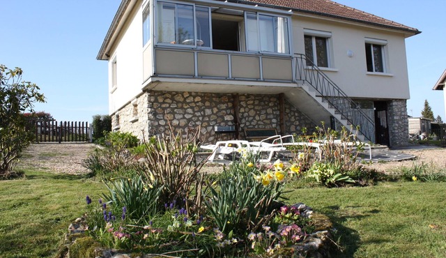 a comfortable house, a garden with terrace, all the gates of Honfleur
