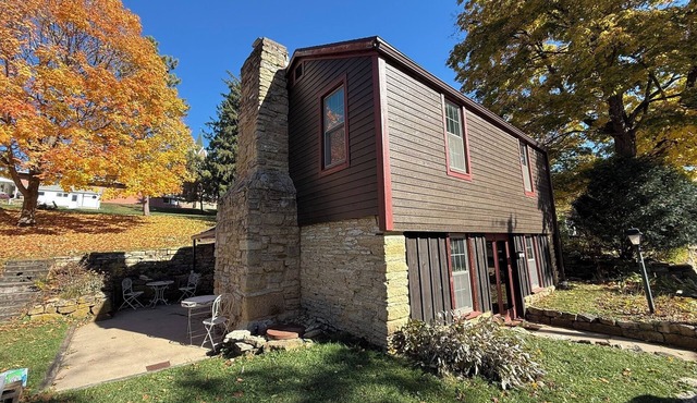A Comfy Cozy Cottage on Clowney