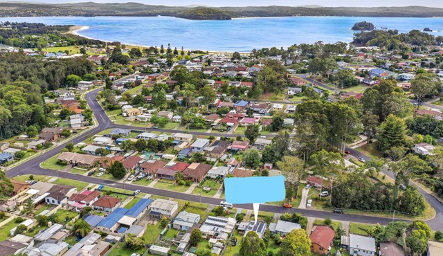 A comfy place and only 600 metres to the beach. Dog friendly