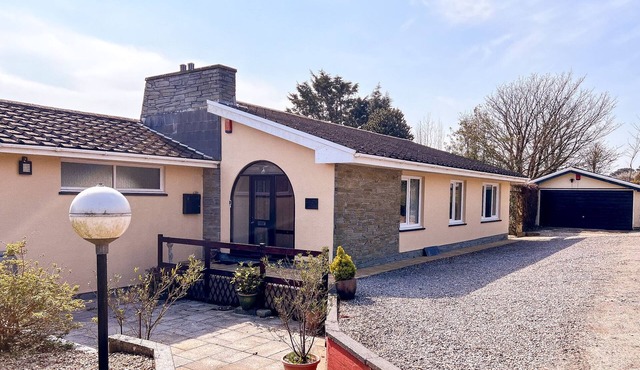 A contemporary spacious recently renovated large family holiday home in Llanstadwell Pembrokeshire